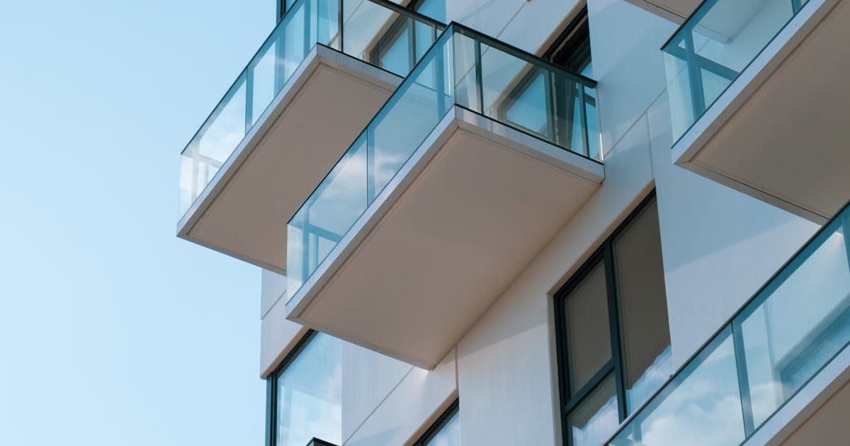 Hidroizolație balcon și loggie — prevenirea infiltrațiilor la apartament